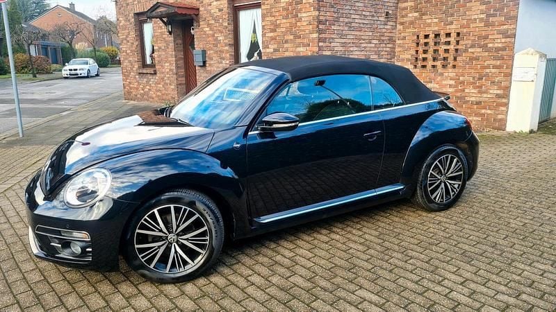 Gebraucht VW Beetle Cabriolet Sound 105 PS (77 kW) 2017 Blau Cabrio