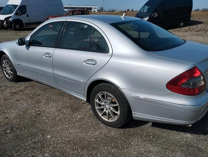 Gebraucht Mercedes E320 224 PS (164 kW) 2008 Silber Limousine