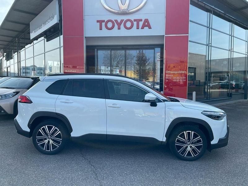 Gebraucht Toyota Corolla Cross Team 197 PS (144 kW) 2023 Weiß SUV