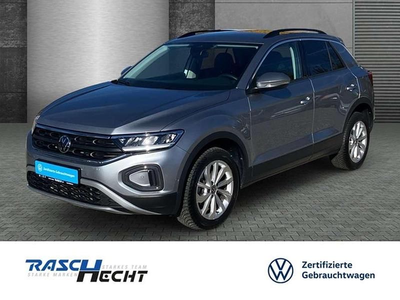 Pyritsilber metallic Gebraucht 2024 VW T-Roc Life SUV | 27.960 € (Fairer Preis) - Bild 1/4
