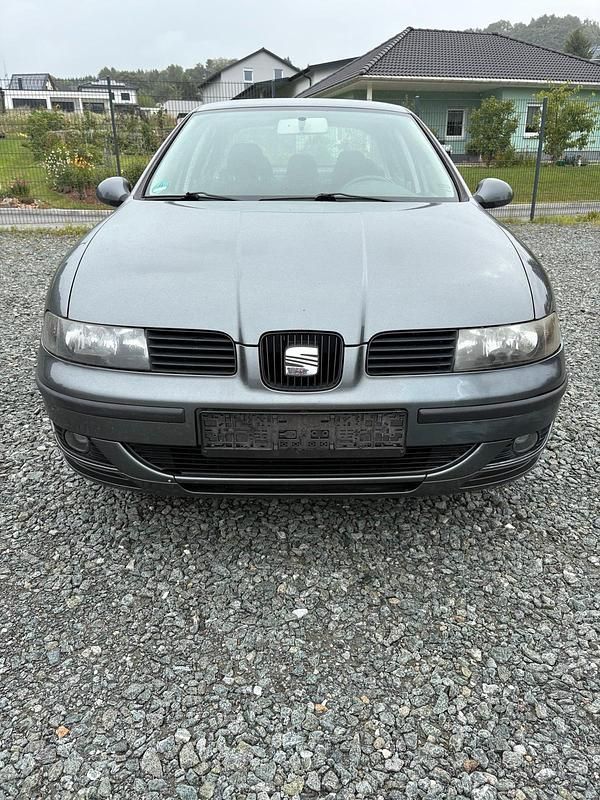 Grau Gebraucht 2004 Seat Toledo Limousine | 2.799 € (Teuer) - Bild 1/4