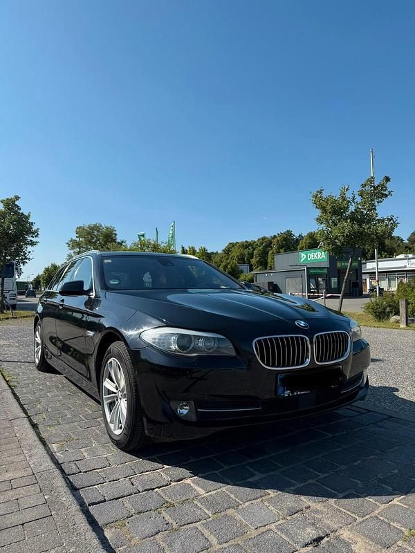 Gebraucht BMW 530 258 PS (189 kW) 2011 Schwarz Kombi