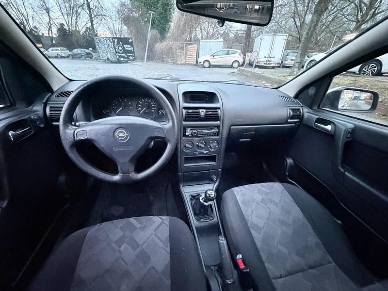 Gebraucht Opel Astra 75 PS (55 kW) 1999 Silber Limousine