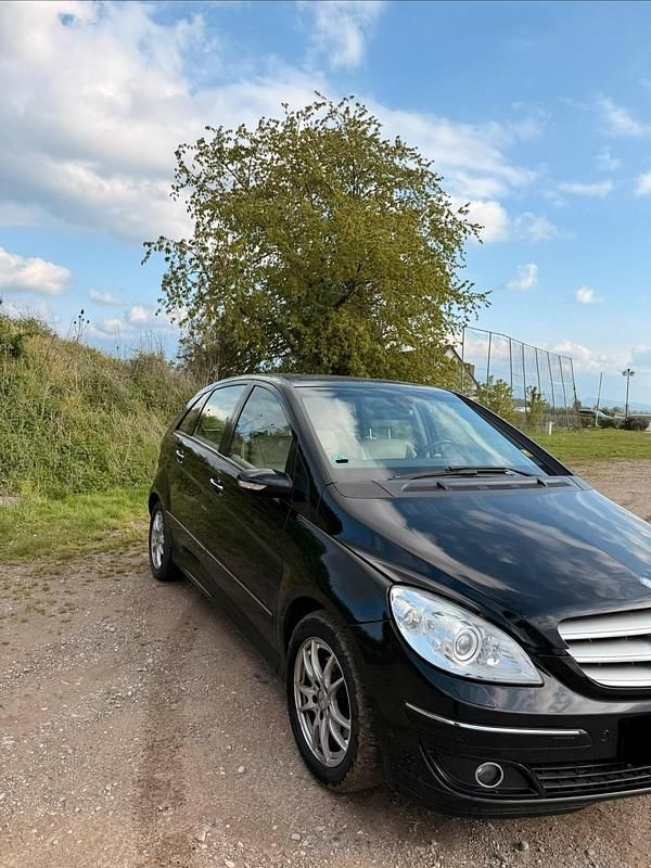 Gebraucht Mercedes B200 193 PS (141 kW) 2007 Schwarz Van / Kleinbus