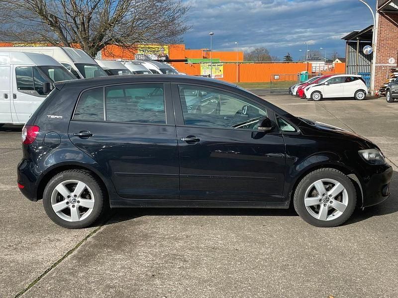 Gebraucht VW Golf VI Team 105 PS (77 kW) 2010 Schwarz Kleinwagen
