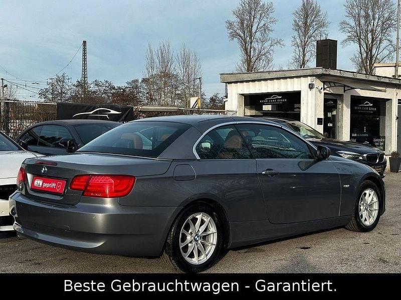 Gebraucht BMW 318 Cabriolet Exclusive 143 PS (105 kW) 2011 Grau Cabrio