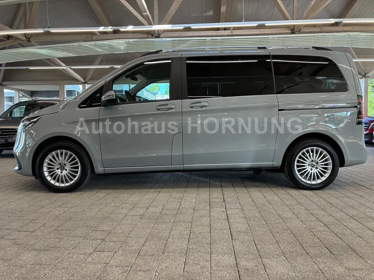 Gebraucht Mercedes V220 Style 163 PS (119 kW) 2025 Alpingrau Van / Kleinbus
