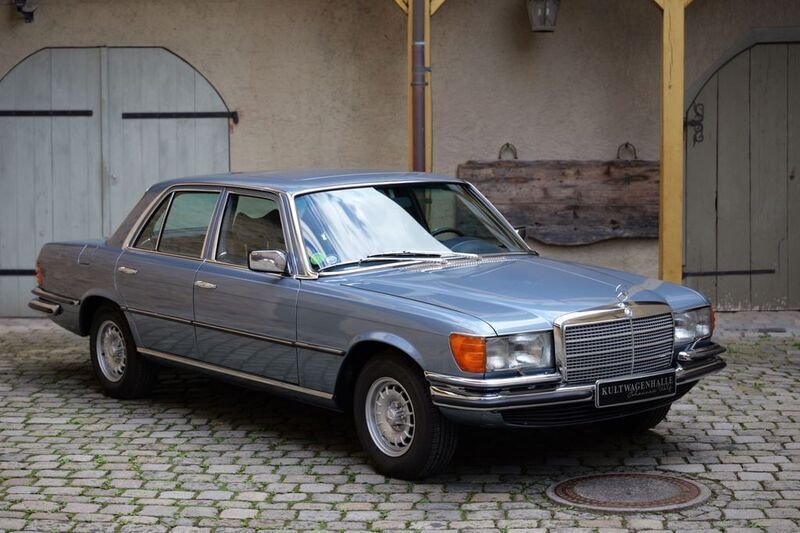 Blau Gebraucht 1976 Mercedes E280 Limousine | 23.500 € - Bild 1/4