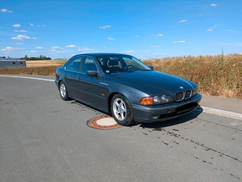 Grau Gebraucht 2000 BMW 523 Limousine | 1.350 € (Guter Preis) - Bild 1/4
