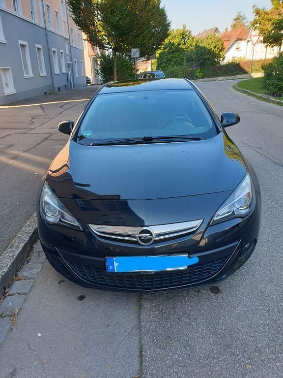 Schwarz Gebraucht 2014 Opel Astra GTC Limousine | 7.400 € (Fairer Preis) - Bild 1/4