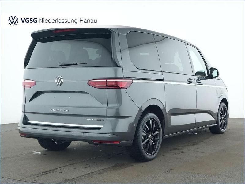 Gebraucht VW Multivan Style 177 PS (130 kW) 2025 Grau Van