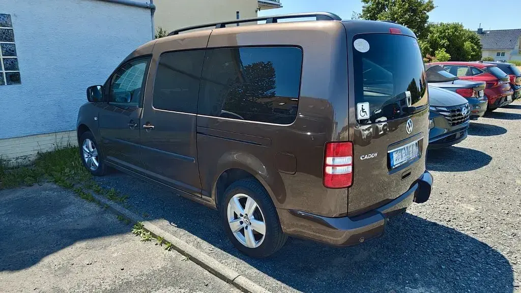 Gebraucht VW Caddy Maxi Comfortline 105 PS (77 kW) 2011 Braun Van / Kleinbus