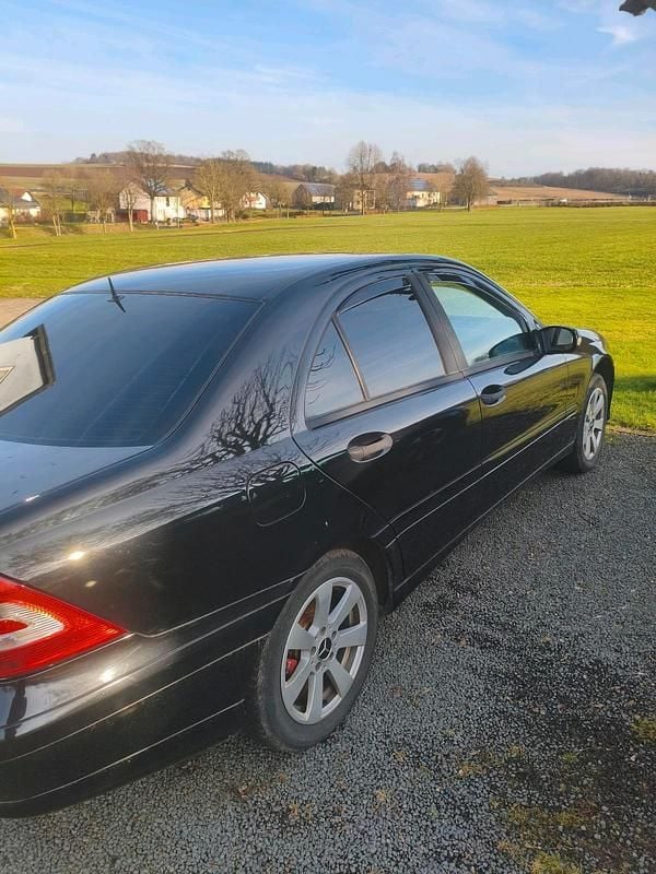 Gebraucht Mercedes C180 143 PS (105 kW) 2007 Schwarz Limousine