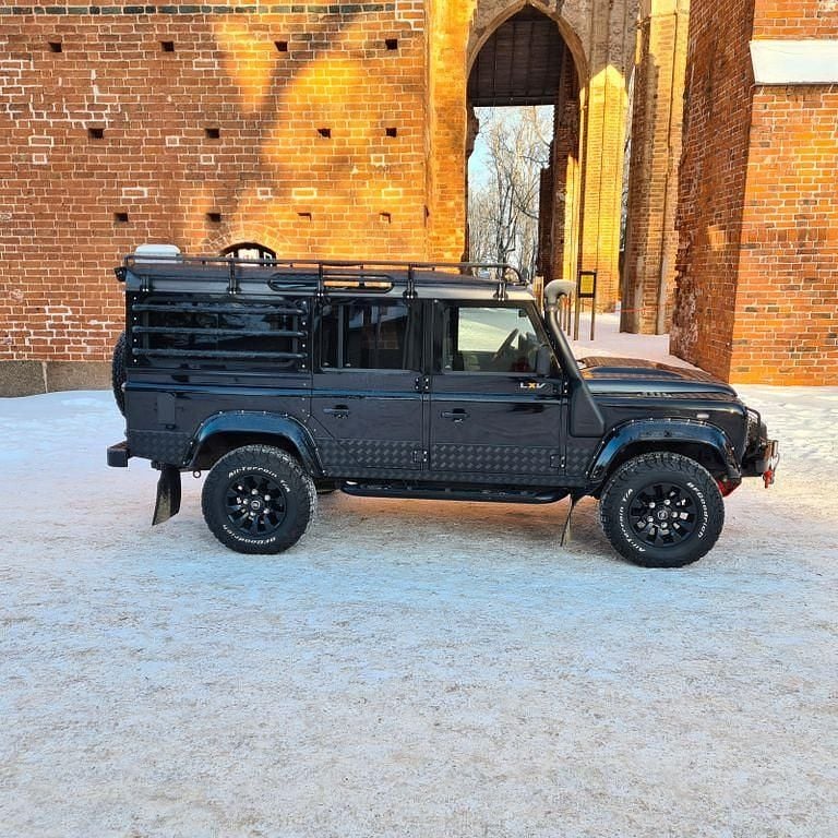 Schwarz Gebraucht 2014 Land Rover Defender SE Kombi | 75.000 € - Bild 1/4