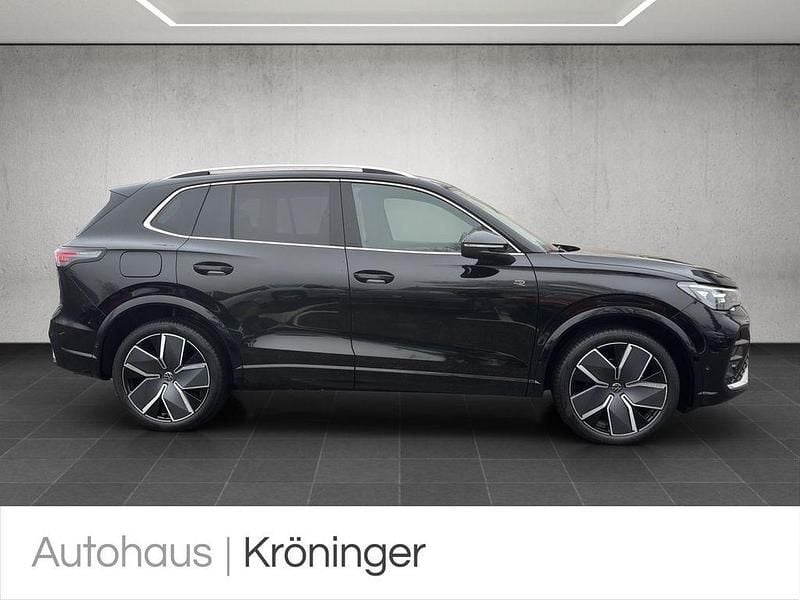 Neu VW Tiguan R-line 150 PS (110 kW) 2025 Schwarz SUV