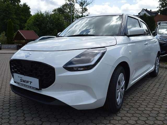Oure white pearl Neu 2025 Suzuki Swift Club Limousine | 18.990 € - Bild 1/4