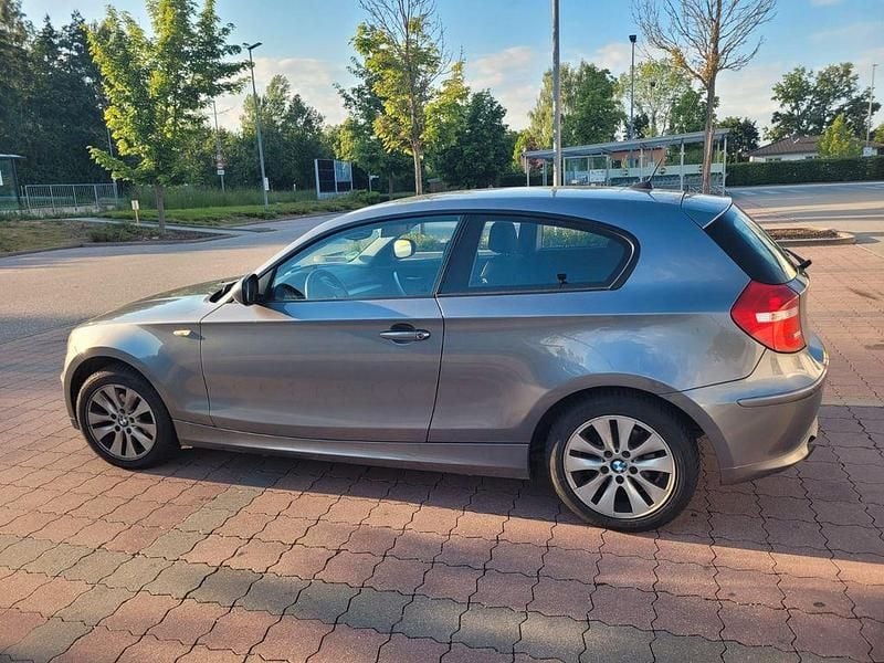Gebraucht BMW 116 116 PS (85 kW) 2012 Grau Kleinwagen