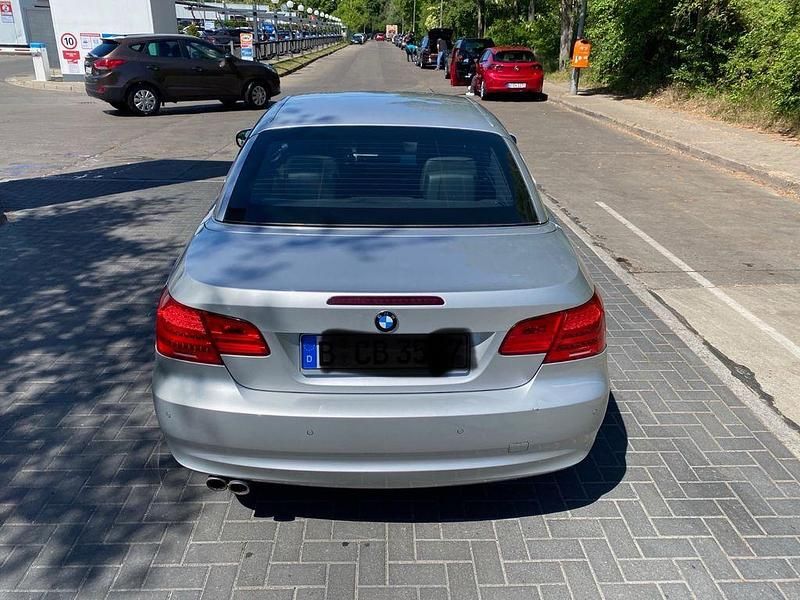Gebraucht BMW 325 Cabriolet Comfort Edition 218 PS (160 kW) 2010 Silber Cabrio