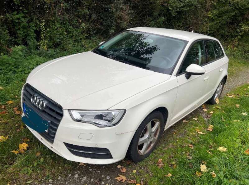 Weiß Gebraucht 2014 Audi A3 Ambition Limousine | 13.500 € (Guter Preis) - Bild 1/4