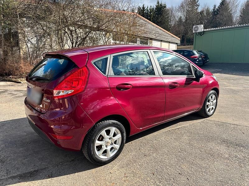 Gebraucht Ford Fiesta 82 PS (60 kW) 2009 Rot Kleinwagen