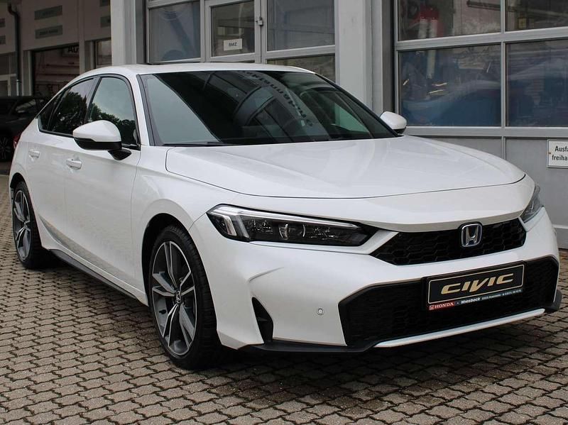 Platinium white pearl Neu 2025 Honda Civic Advance Kleinwagen | 44.300 € (Teuer) - Bild 1/4
