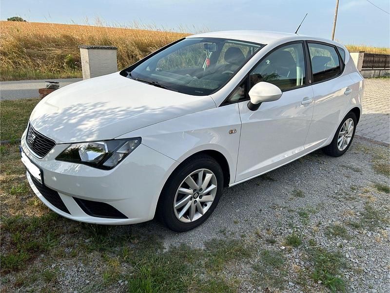 Weiß Gebraucht 2017 Seat Ibiza SOL Kleinwagen | 9.200 € (Fairer Preis) - Bild 1/4