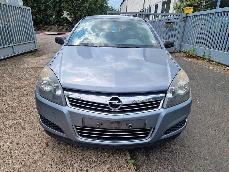 Silber Gebraucht 2009 Opel Astra Basis Limousine | 600 € (Superpreis) - Bild 1/4