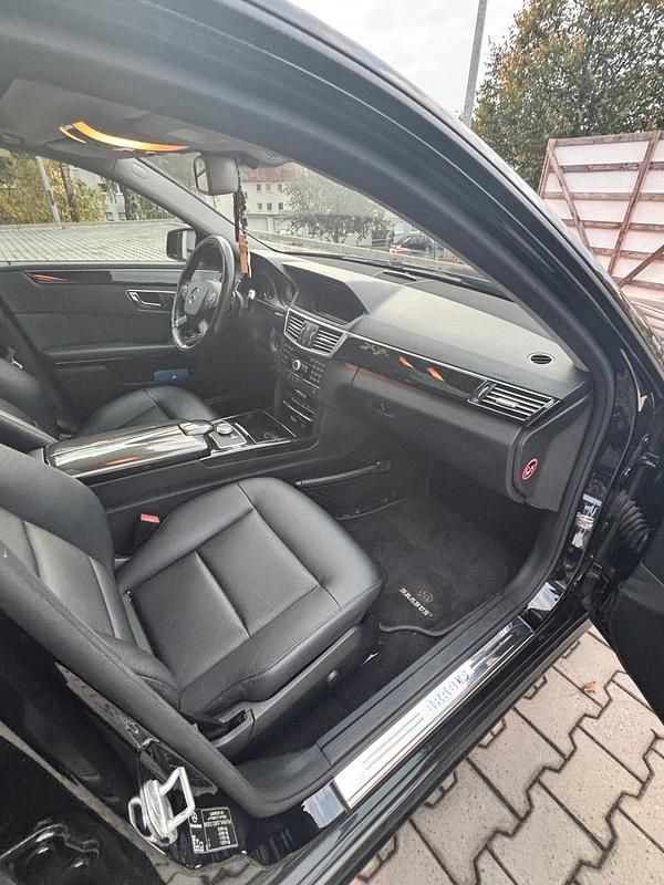 Gebraucht Mercedes E350 360 PS (264 kW) 2010 Schwarz Limousine