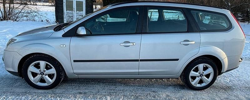 Gebraucht Ford Focus 101 PS (74 kW) 2005 Grau Kombi