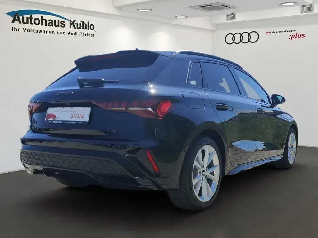 Second-hand Audi A3 S-Line 150 CP (110 kW) 2026 Negru Berlinǎ