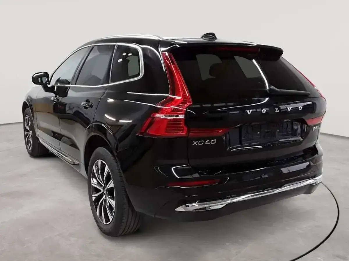 Gebraucht Volvo XC60 Plus 197 PS (144 kW) 2022 Schwarz SUV