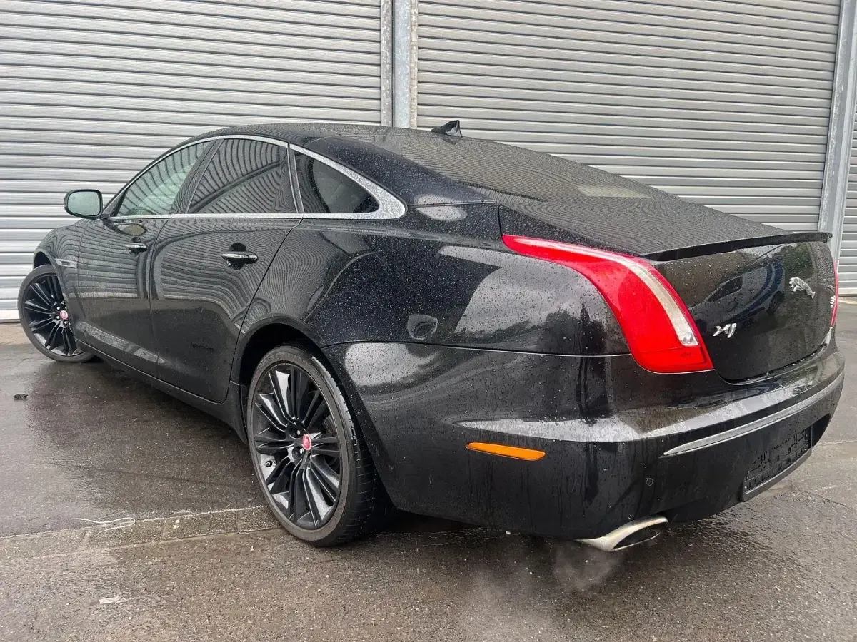 Gebraucht Jaguar XJ Premium Luxury 340 PS (250 kW) 2015 Schwarz Limousine