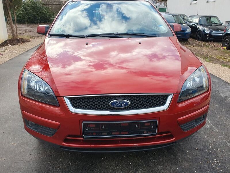 Rot Gebraucht 2007 Ford Focus Titanium Limousine | 1.750 € (Guter Preis) - Bild 1/4