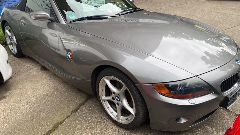 Grau Gebraucht 2003 BMW Z4 Cabrio | 7.450 € - Bild 1/4