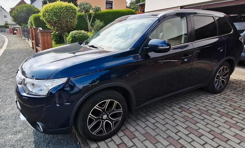 Blau Gebraucht 2014 Mitsubishi Outlander Instyle SUV | 5.900 € (Fairer Preis) - Bild 1/4
