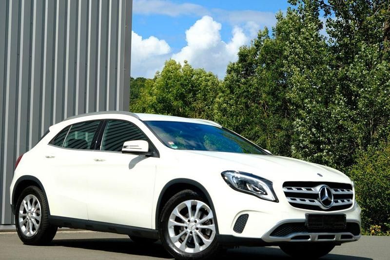 Weiß Gebraucht 2017 Mercedes GLA200 Urban SUV | 19.590 € (Superpreis) - Bild 1/4