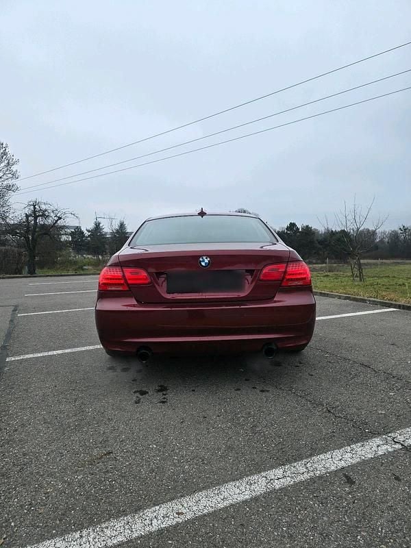 Gebraucht BMW 335 Basis 306 PS (225 kW) 2010 Rot Coupé