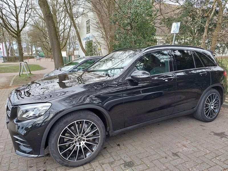 Schwarz Gebraucht 2018 Mercedes GLC250 SUV | 29.999 € (Fairer Preis) - Bild 1/4