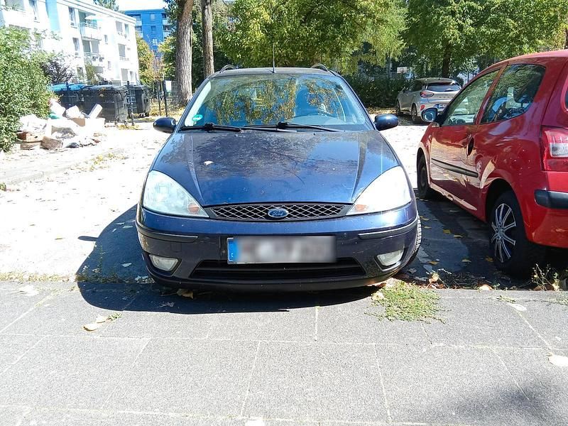 Blau Gebraucht 2001 Ford Focus Kombi | 950 € (Fairer Preis) - Bild 1/4