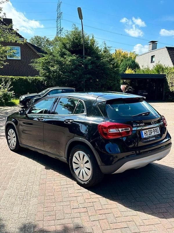 Gebraucht Mercedes GLA180 122 PS (89 kW) 2015 Schwarz SUV