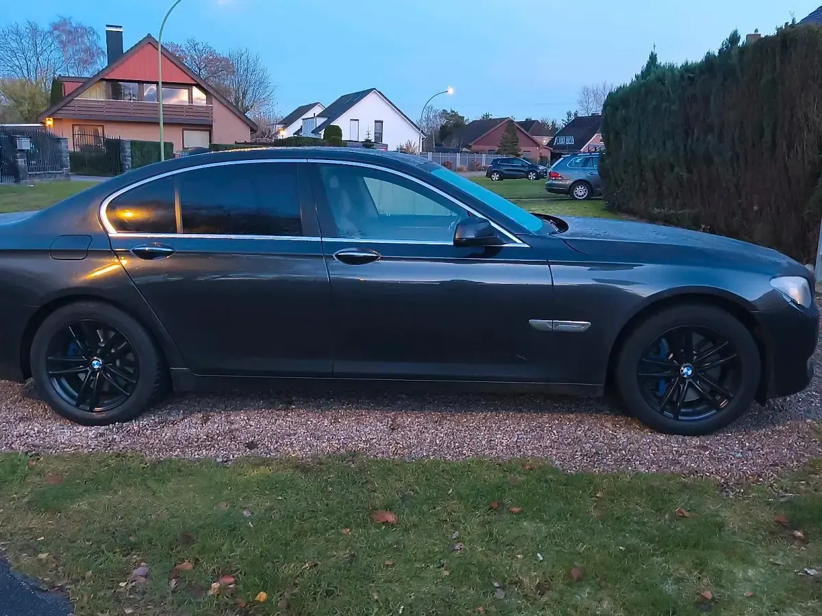 Gebraucht BMW 740 326 PS (239 kW) 2009 Schwarz Limousine