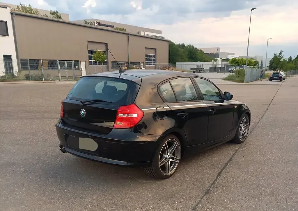 Gebraucht BMW 116 Performance 122 PS (89 kW) 2011 Schwarz Kleinwagen