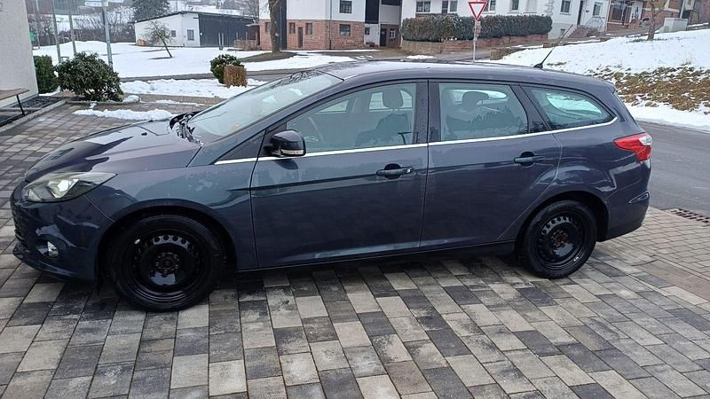 Gebraucht Ford Focus Trend 116 PS (85 kW) 2012 Blau Kombi