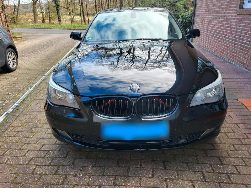 Gebraucht BMW 525 197 PS (144 kW) 2008 Schwarz Limousine