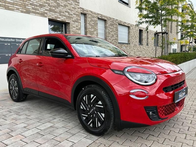 Gebraucht Fiat 600E Red 114 kW (156 PS) 2024 Rot Limousine