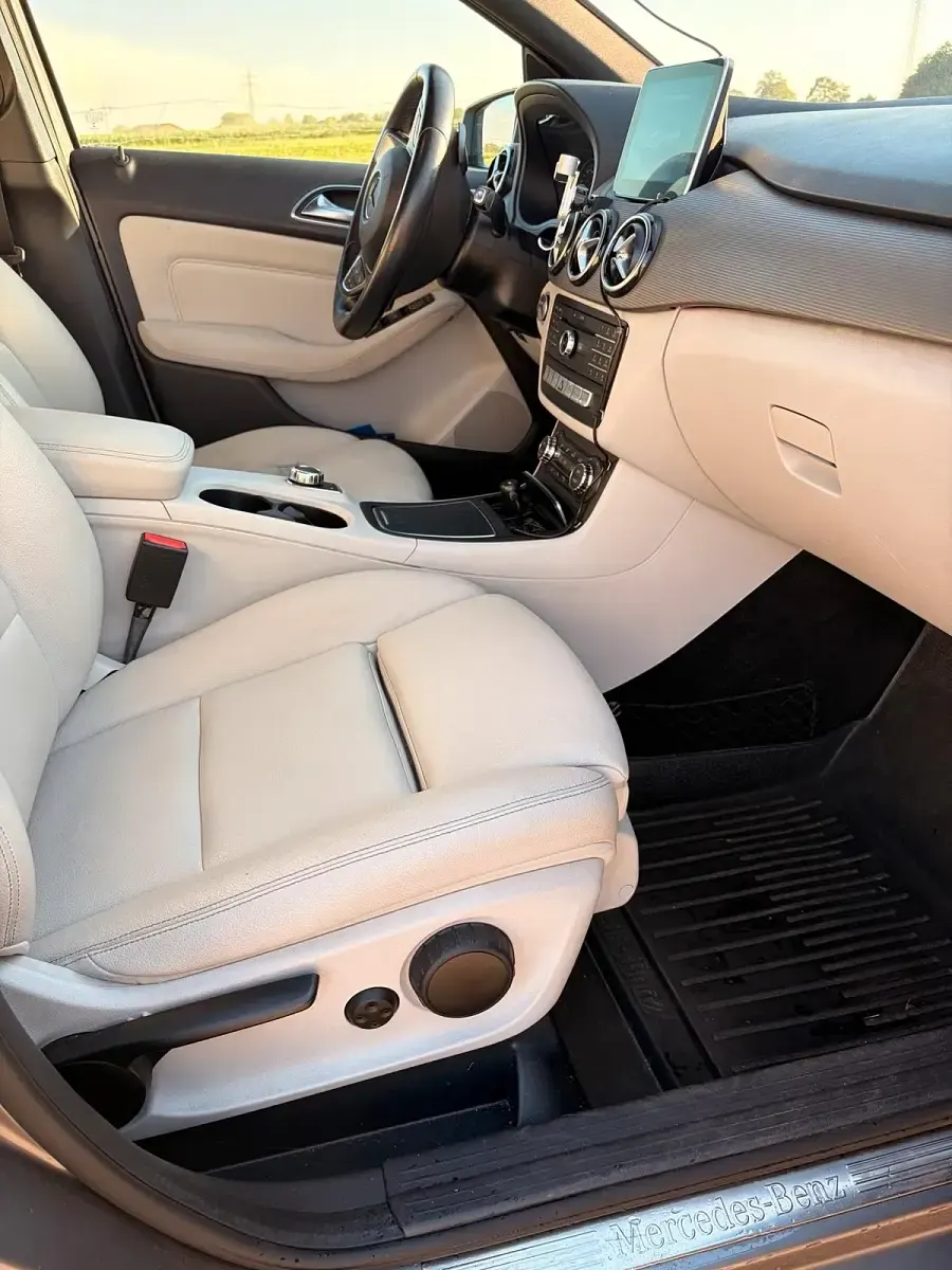 Gebraucht Mercedes 180 109 PS (80 kW) 2016 Grau Limousine