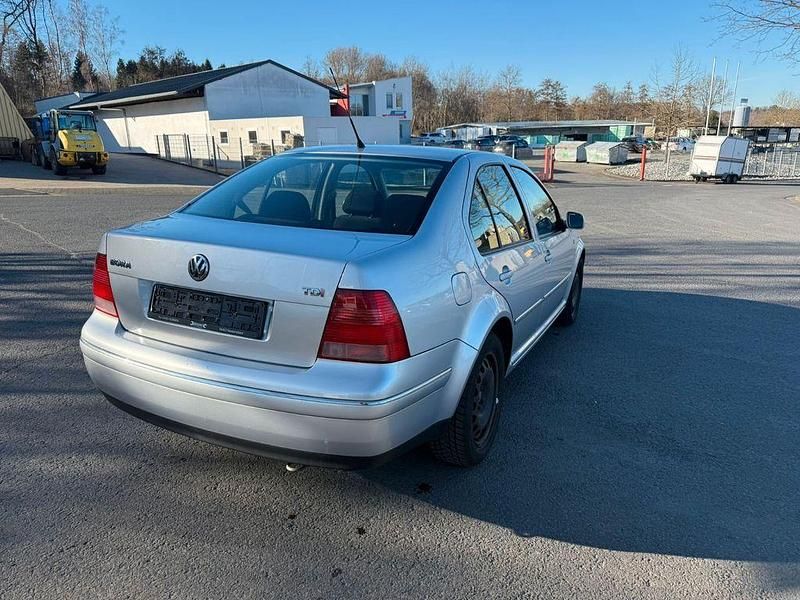 Gebraucht VW Bora Basis 101 PS (74 kW) 2004 Silber Limousine