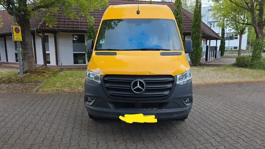 Używany Mercedes Sprinter 170 KM (125 kW) 2024 Żółty Van