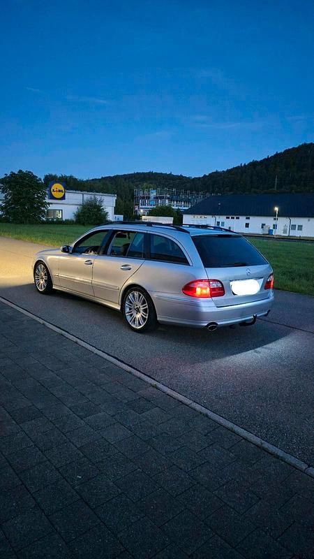 Silber Gebraucht 2005 Mercedes E350 Kombi | 3.200 € (Fairer Preis) - Bild 1/4