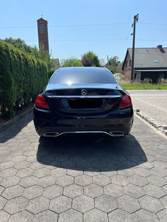 Schwarz Gebraucht 2018 Mercedes C220 AMG Limousine | 33.000 € - Bild 1/4